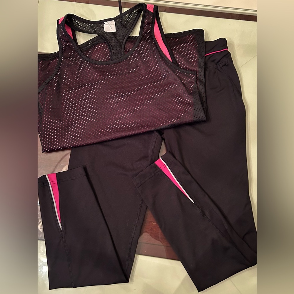 2 PC Danskins Now Leggins & Top in Bundle